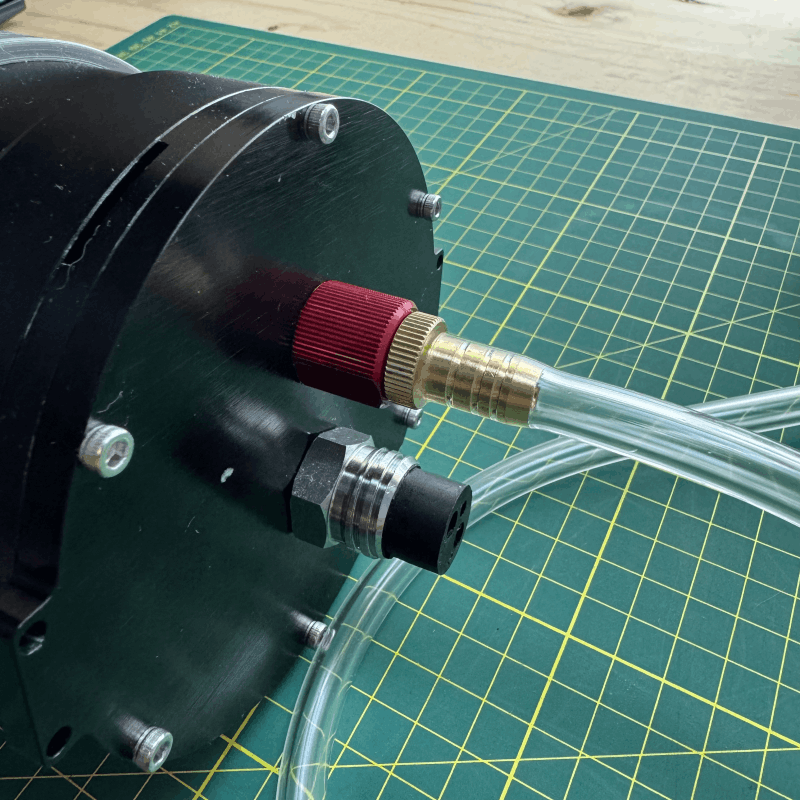 Conexión de la bomba a través del penetrador.